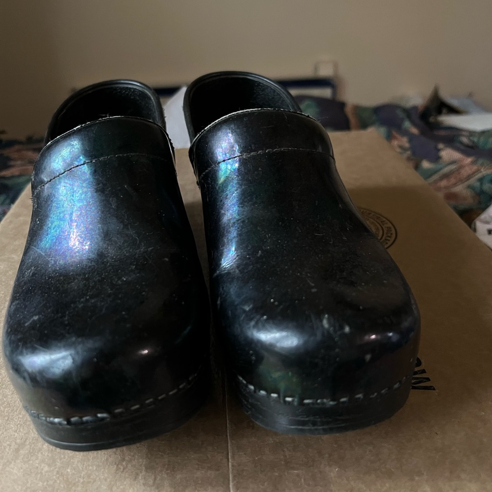 Vintage patent leather Dansko clogs size 38